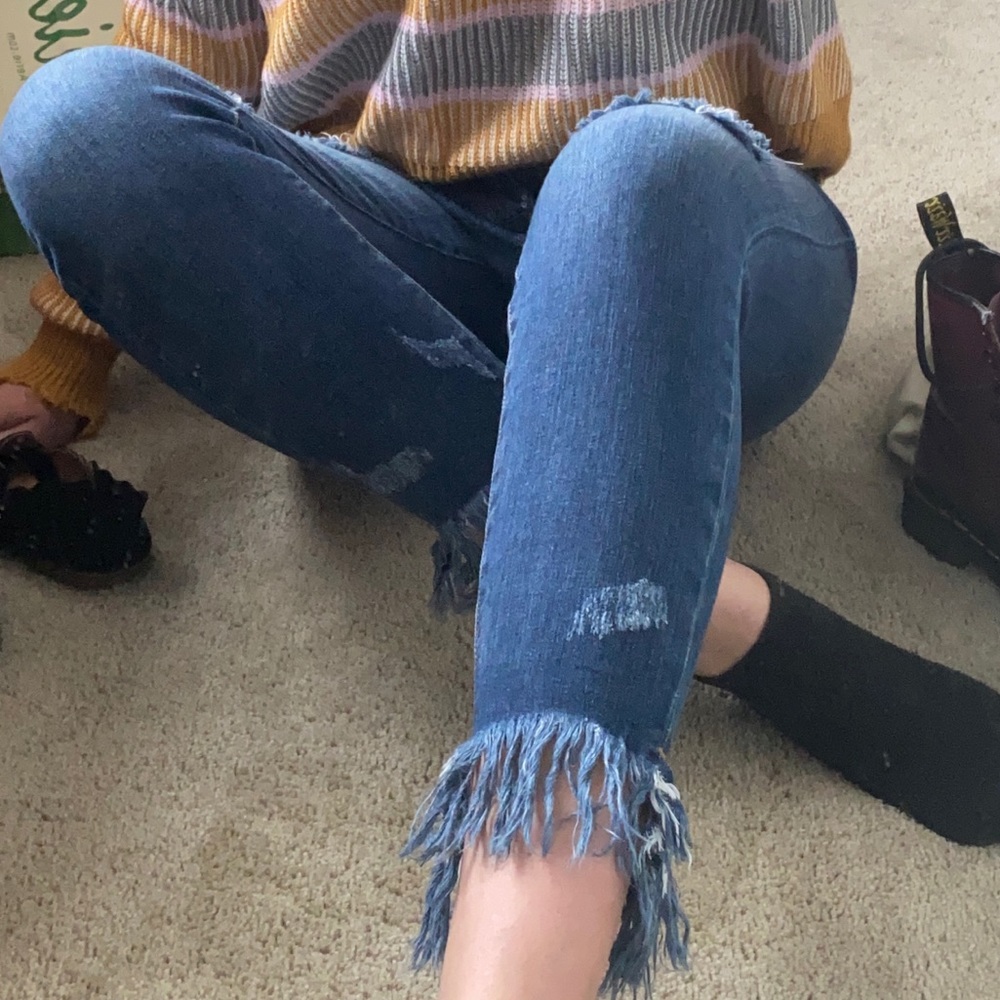 Adorable fringe jeans!!